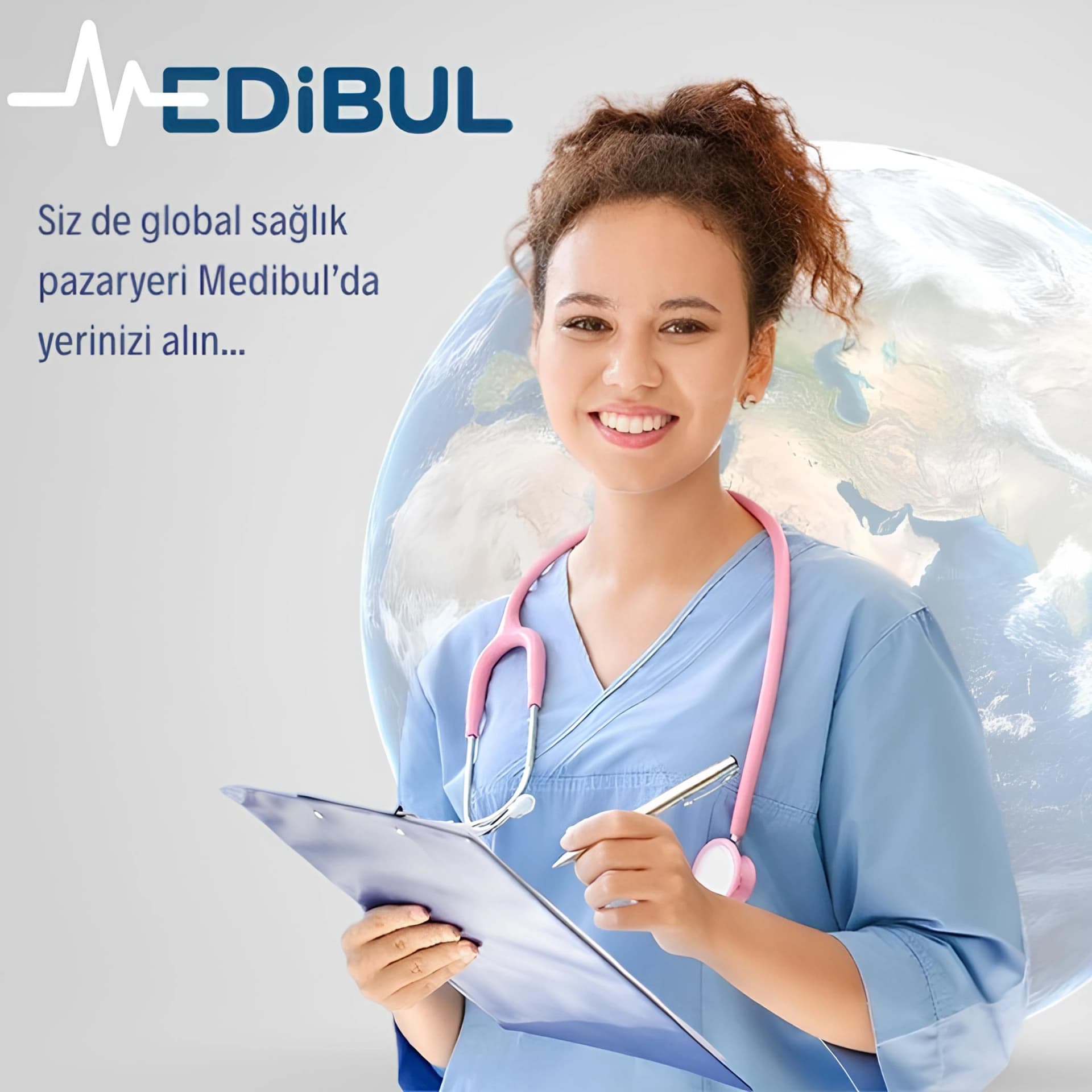 Dünya küresi önünde gülümseyen kadın doktor ve Medibul global sağlık pazaryeri görseli