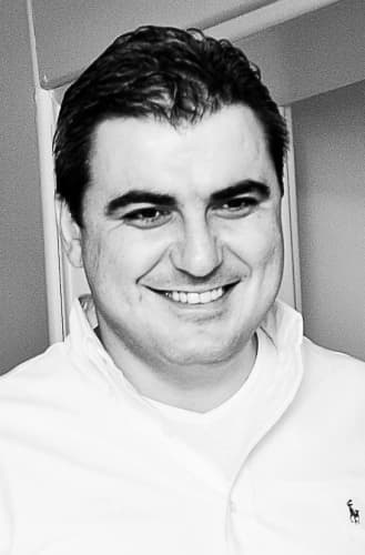 Dr. Dt. Kılıçarslan Argın bünyesindeki uzman ve modern sağlık merkezi klinik binası görseli