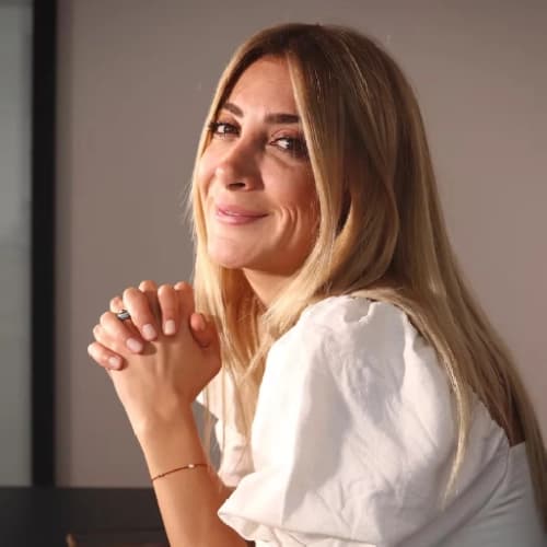 Dr. Elif İnaç bünyesindeki uzman ve modern sağlık merkezi klinik binası görseli