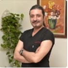 Op. Dr. Okan Dost bünyesindeki uzman ve modern sağlık merkezi klinik binası görseli