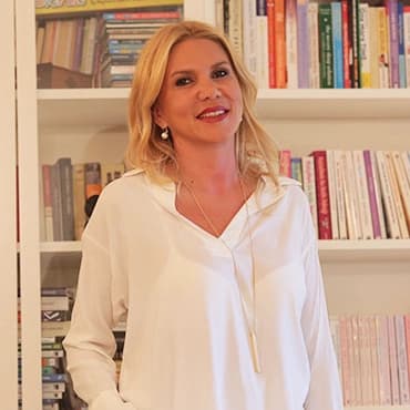 Pedagog Tansu Oskay bünyesindeki uzman ve modern sağlık merkezi klinik binası görseli