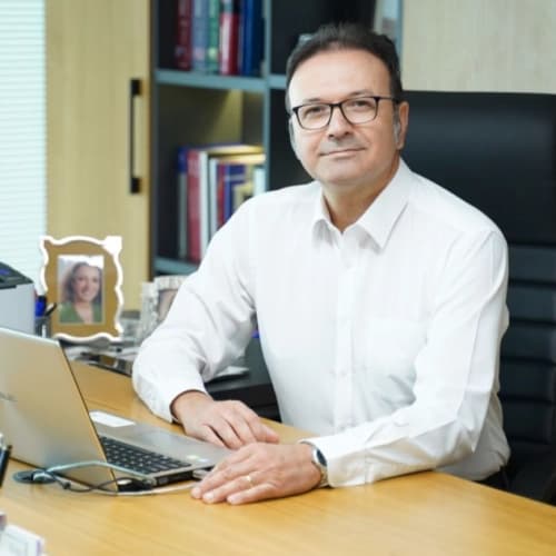 Prof. Dr. Saim Yılmaz bünyesindeki uzman ve modern sağlık merkezi klinik binası görseli