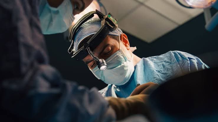 Doç. Dr. Osman Halit Çam bünyesindeki uzman ve modern sağlık merkezi klinik binası görseli