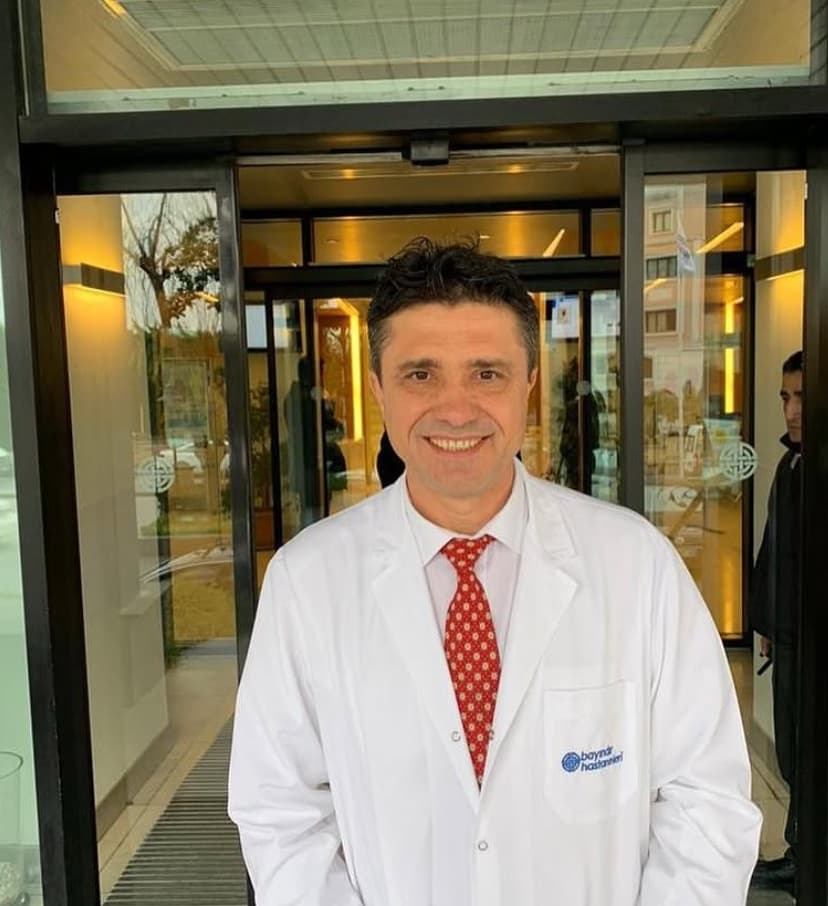 Prof. Dr. Fuat Büyükbayrak bünyesindeki uzman ve modern sağlık merkezi klinik binası görseli