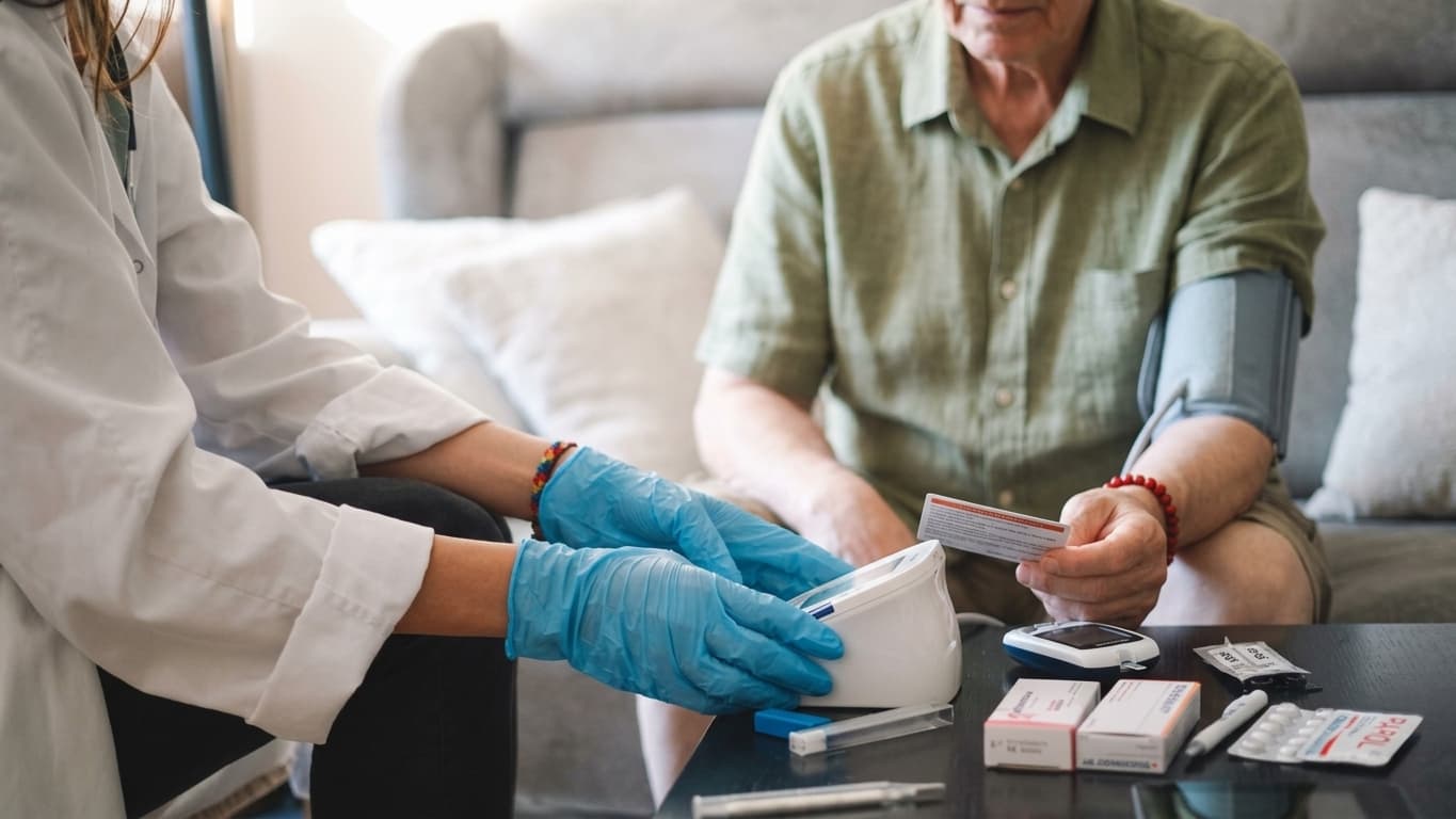 Hey Sağlık Evde Bakım Merkezi bünyesindeki uzman ve modern sağlık merkezi klinik binası görseli