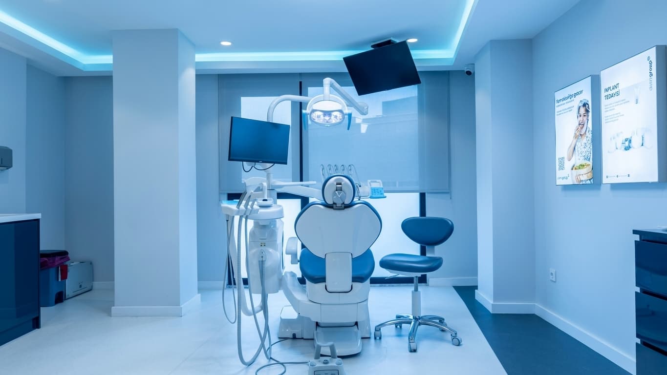 Dt. Hakan Balçın bünyesindeki uzman ve modern sağlık merkezi klinik binası görseli