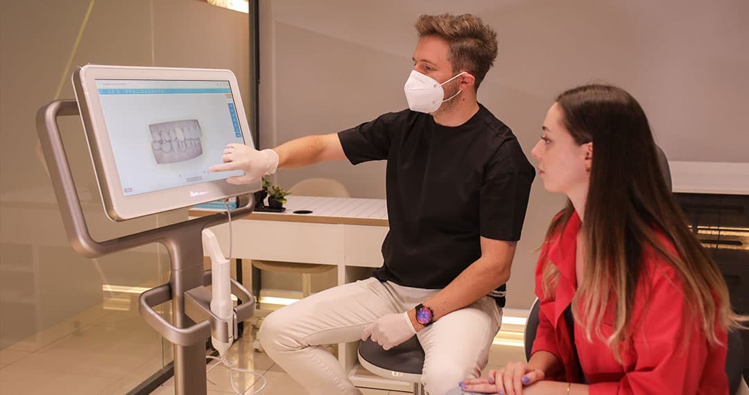 Invisalign Şeffaf Plak Tedavisi