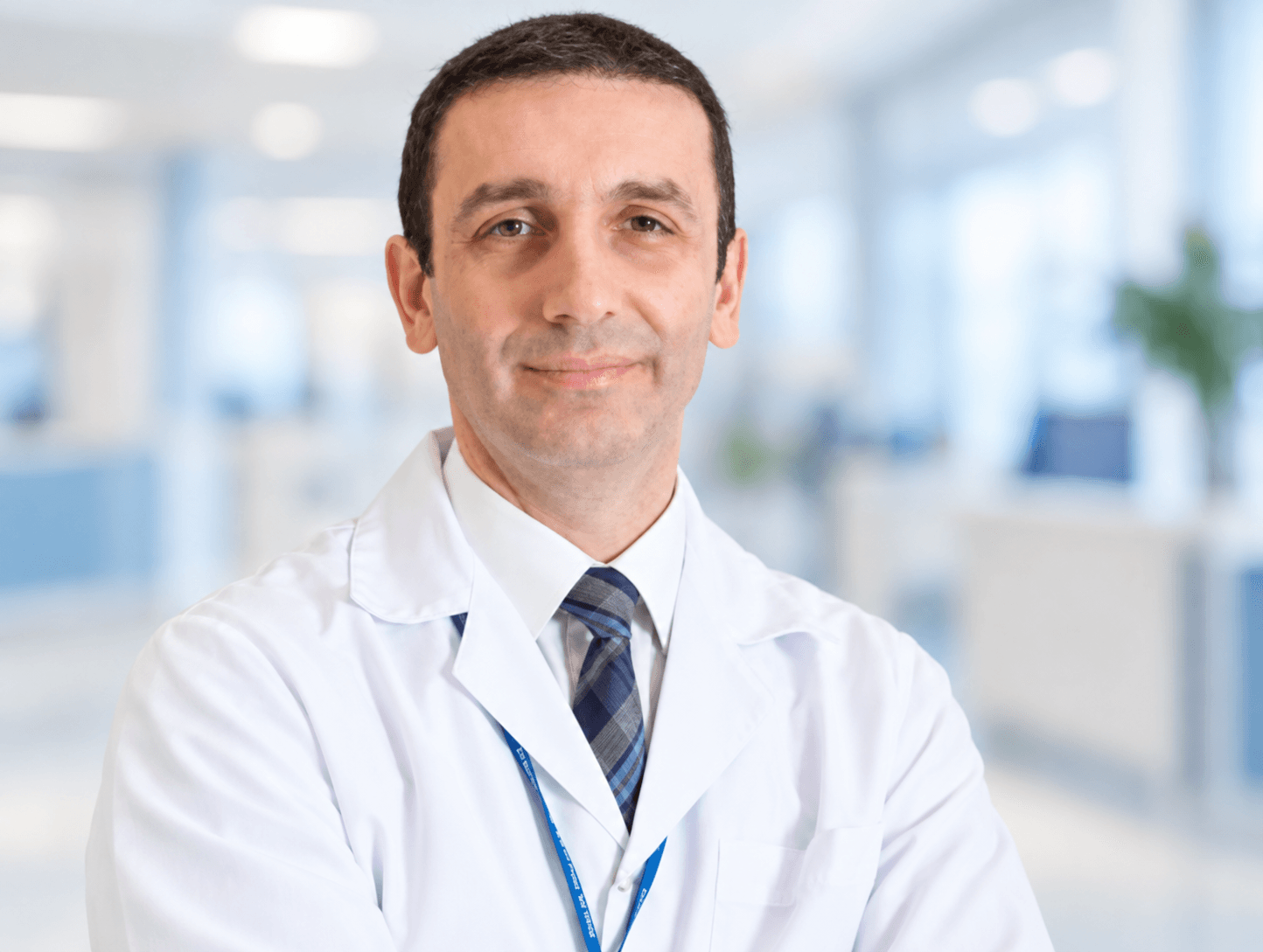 Doç. Dr. Mert Altınel klinik detaylarını, uzman hekimlerini ve tedavi fiyatlarını inceleyin Doç. Dr. Mert Altınel bünyesindeki uzman ve modern sağlık merkezi klinik binası görseli