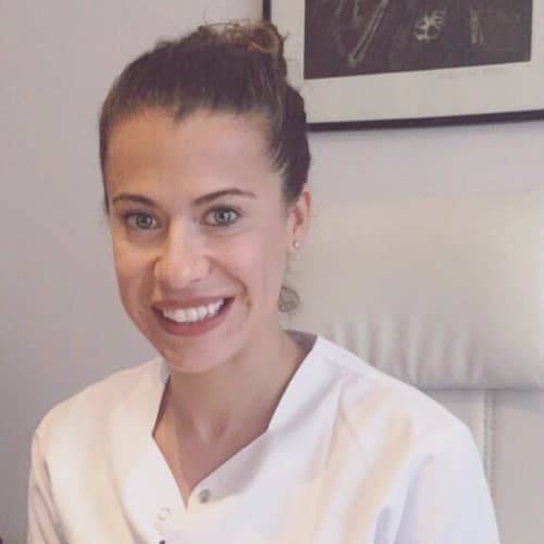 Dr. Öğr. Üyesi Gökçe Saruhanoğlu klinik detaylarını, uzman hekimlerini ve tedavi fiyatlarını inceley Dr. Öğr. Üyesi Gökçe Saruhanoğlu bünyesindeki uzman ve modern sağlık merkezi klinik binası görseli