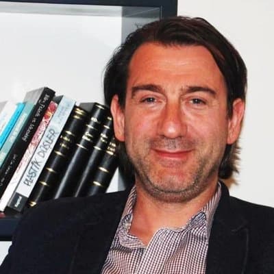 Dr. Öğr. Üyesi Serdar Alparslan klinik detaylarını, uzman hekimlerini ve tedavi fiyatlarını inceleyi Dr. Öğr. Üyesi Serdar Alparslan bünyesindeki uzman ve modern sağlık merkezi klinik binası görseli