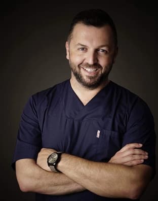 Dr. Ufuk Alatekin klinik detaylarını, uzman hekimlerini ve tedavi fiyatlarını inceleyin Dr. Ufuk Alatekin bünyesindeki uzman ve modern sağlık merkezi klinik binası görseli