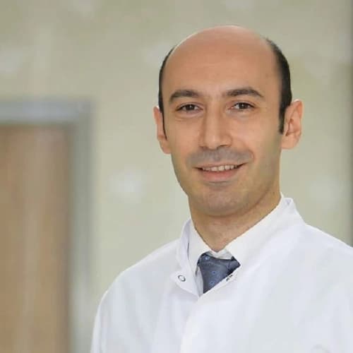 Op. Dr. Kemal Topaloğlu klinik detaylarını, uzman hekimlerini ve tedavi fiyatlarını inceleyin Op. Dr. Kemal Topaloğlu bünyesindeki uzman ve modern sağlık merkezi klinik binası görseli