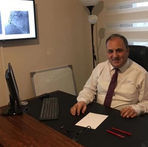 Prof. Dr. Hüseyin Oflaz klinik detaylarını, uzman hekimlerini ve tedavi fiyatlarını inceleyin Prof. Dr. Hüseyin Oflaz bünyesindeki uzman ve modern sağlık merkezi klinik binası görseli
