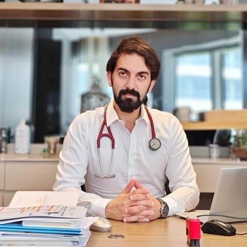 Uzm. Dr. Gökhan Değirmencioğlu klinik detaylarını, uzman hekimlerini ve tedavi fiyatlarını inceleyin Uzm. Dr. Gökhan Değirmencioğlu bünyesindeki uzman ve modern sağlık merkezi klinik binası görseli