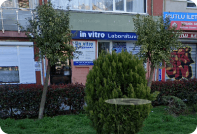 İnvitro Laboratuvar klinik detaylarını, doktorlarını ve tedavi fiyatlarını inceleyin İnvitro Laboratuvar bünyesindeki uzman doktor ve modern sağlık merkezi klinik binası görseli