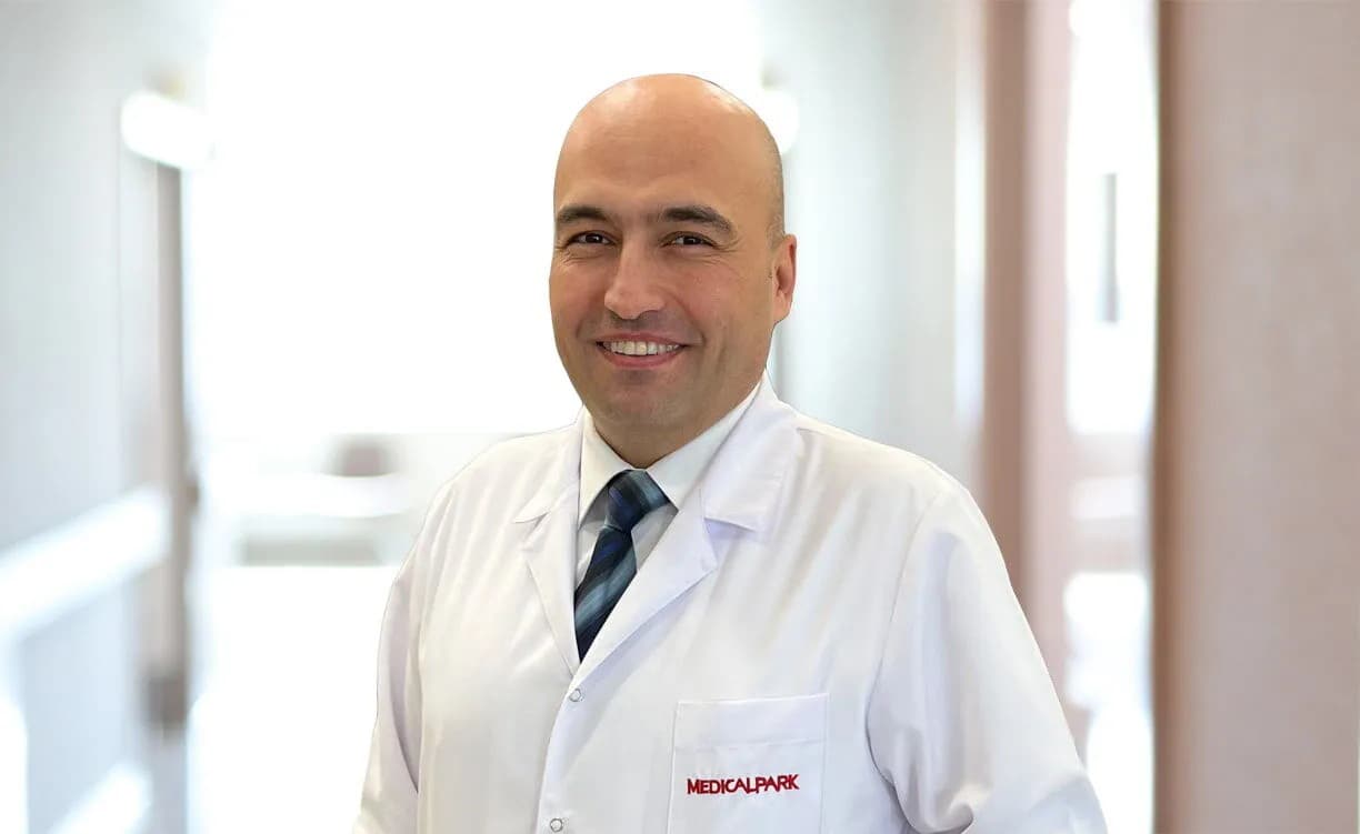 Prof. Dr. Hasan Hüseyin Ceylan klinik detaylarını, doktorlarını ve tedavi fiyatlarını inceleyin Prof. Dr. Hasan Hüseyin Ceylan bünyesindeki uzman doktor ve modern sağlık merkezi klinik binası görseli
