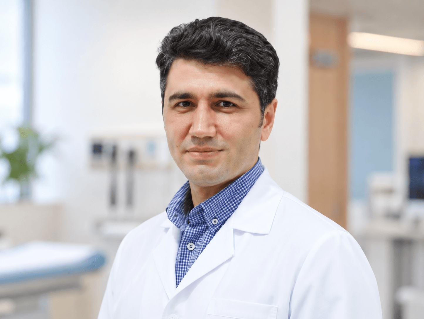 Doç. Dr. Özkan Onuk klinik detaylarını, uzman hekimlerini ve tedavi fiyatlarını inceleyin Doç. Dr. Özkan Onuk bünyesindeki uzman ve modern sağlık merkezi klinik binası görseli